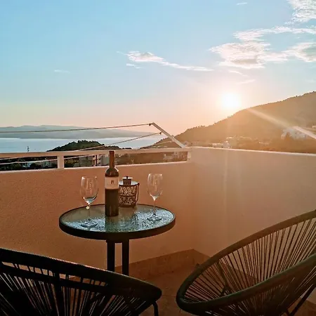 Astra - Where Mountain Meets The Sea Ferienhaus *